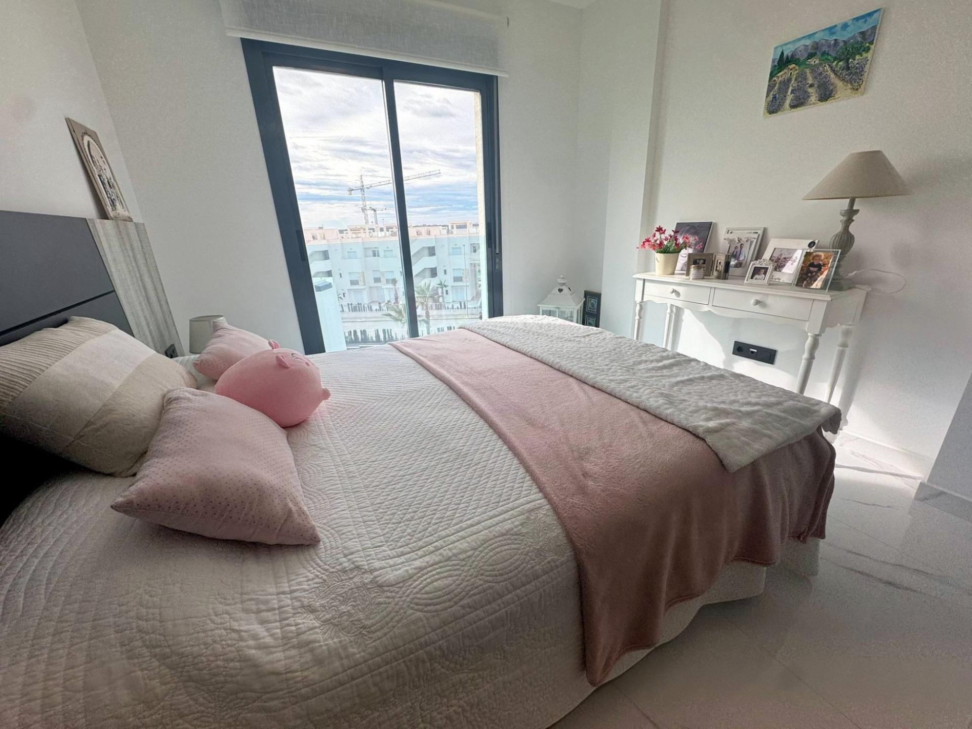 Bedroom in bungalow for sale in Guardamar del Segura