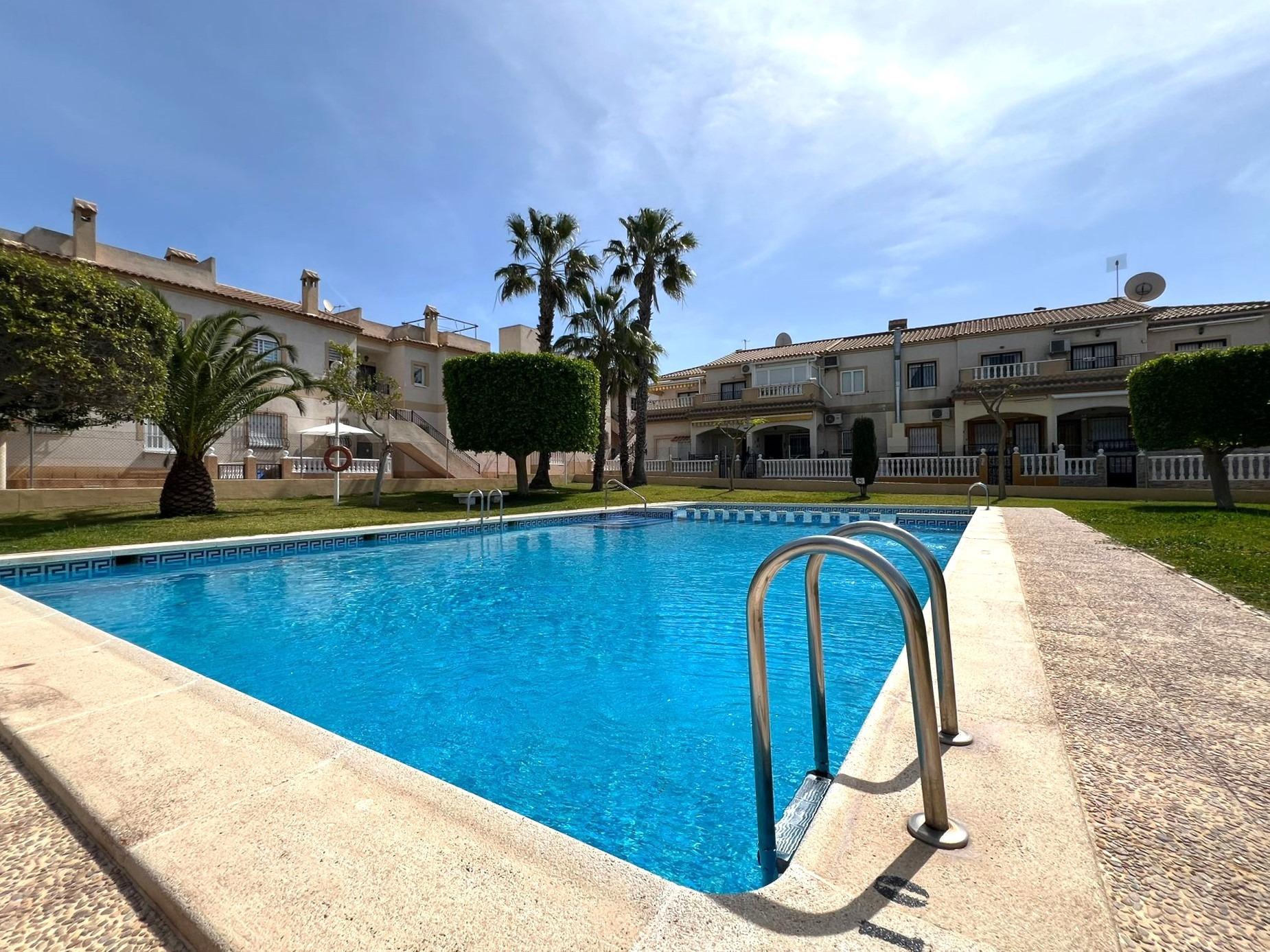 Garden in bungalow for sale in Torrevieja