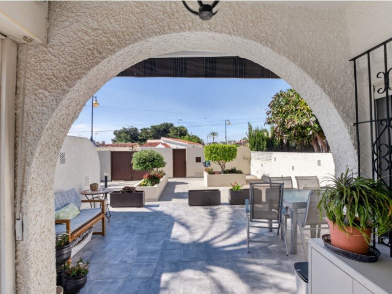Master bedroom in villa for sale in Torrevieja