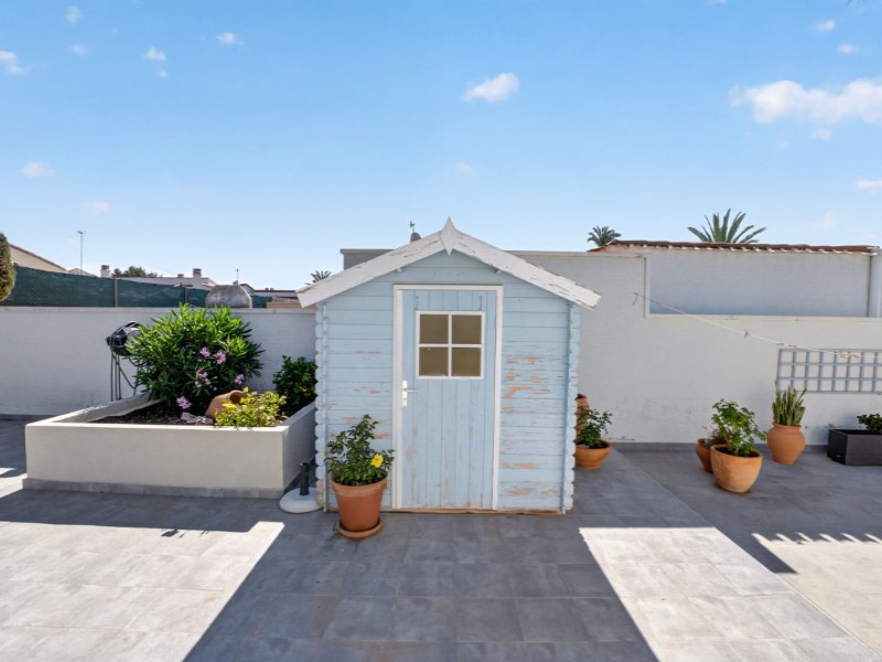 Bathroom in villa for sale in Torrevieja