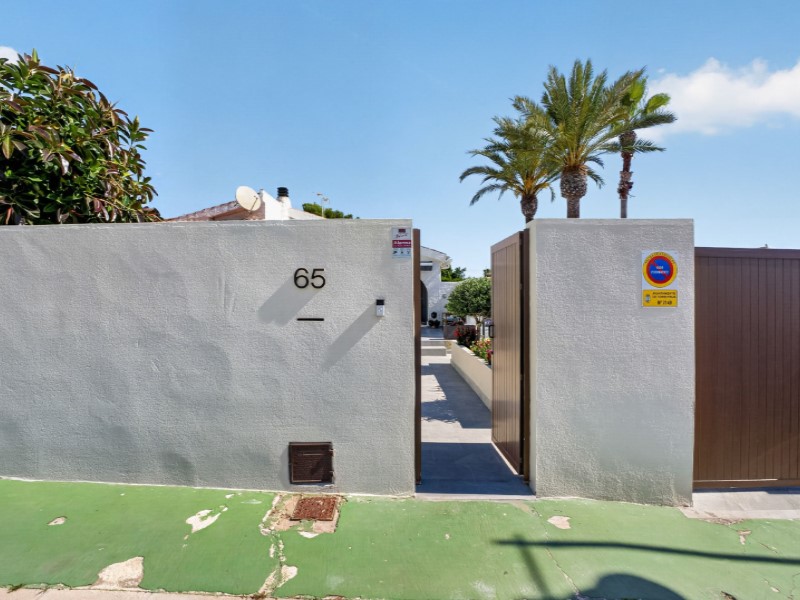 Pool area in villa for sale in Torrevieja