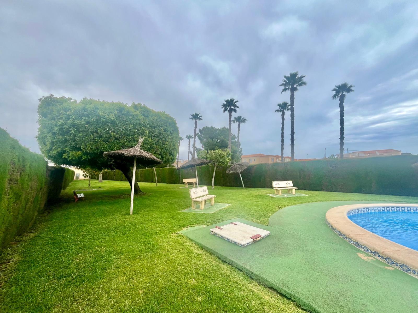 Garden in bungalow for sale in Torrevieja