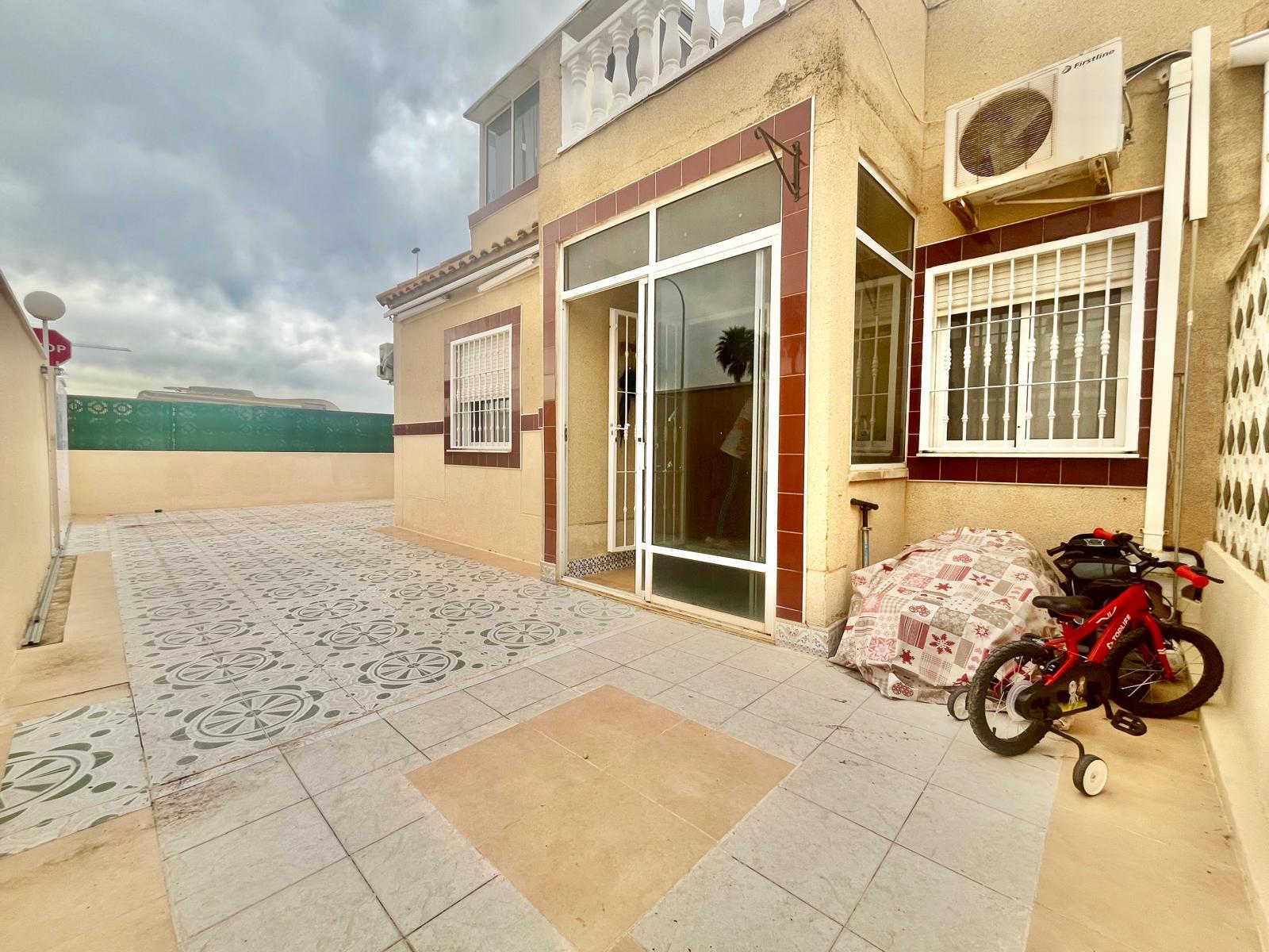 Garden in bungalow for sale in Torrevieja