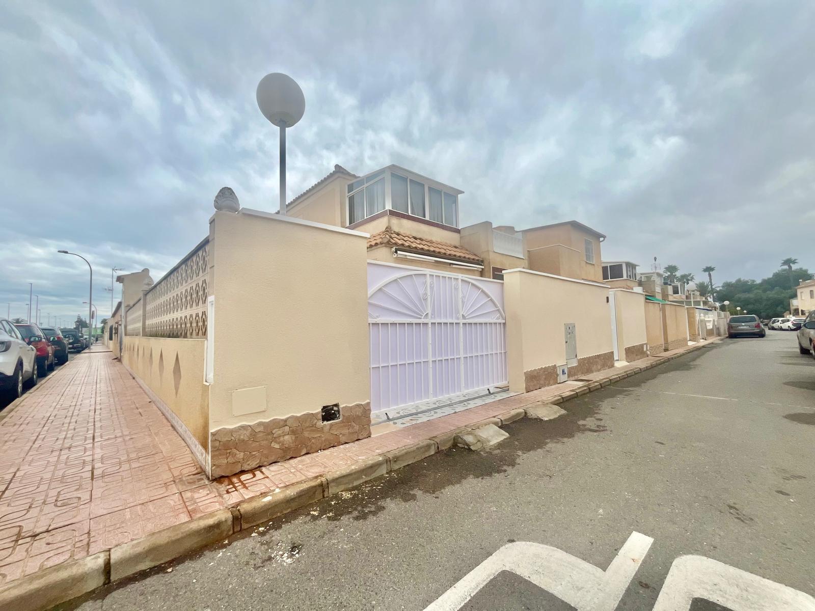 Dining area in bungalow for sale in Torrevieja