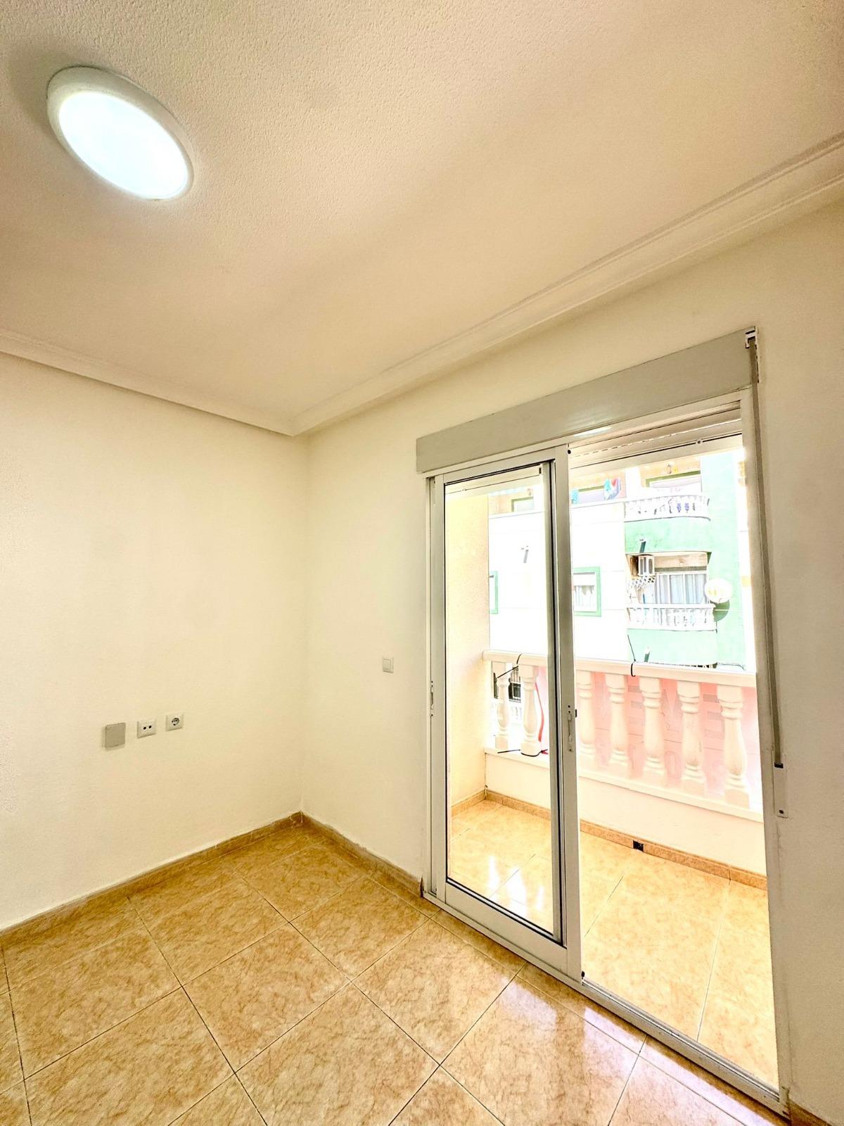 Bedroom in apartment for sale in Torrevieja