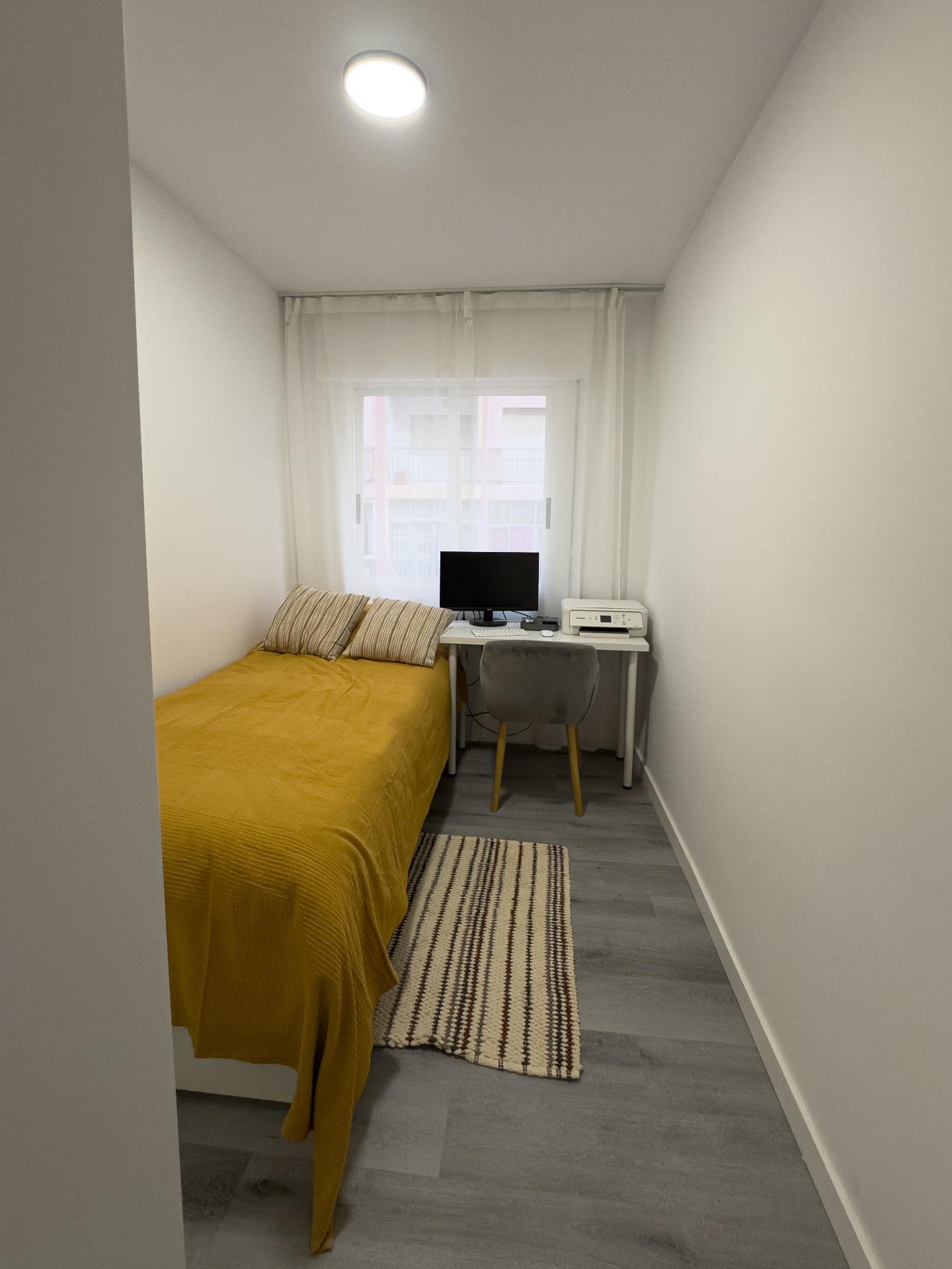 Bedroom in apartment for sale in Torrevieja
