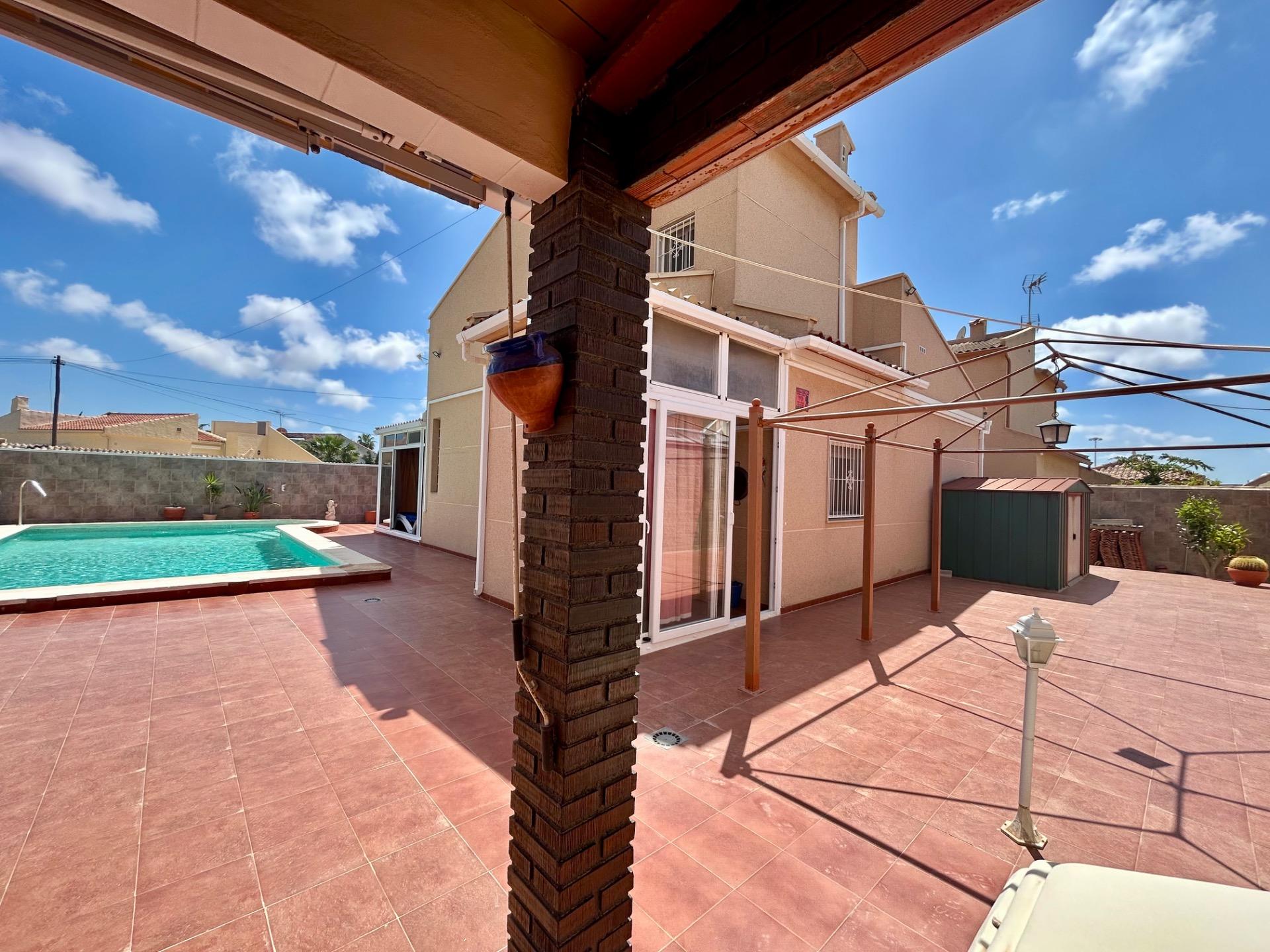 Terrace in villa for sale in Torrevieja
