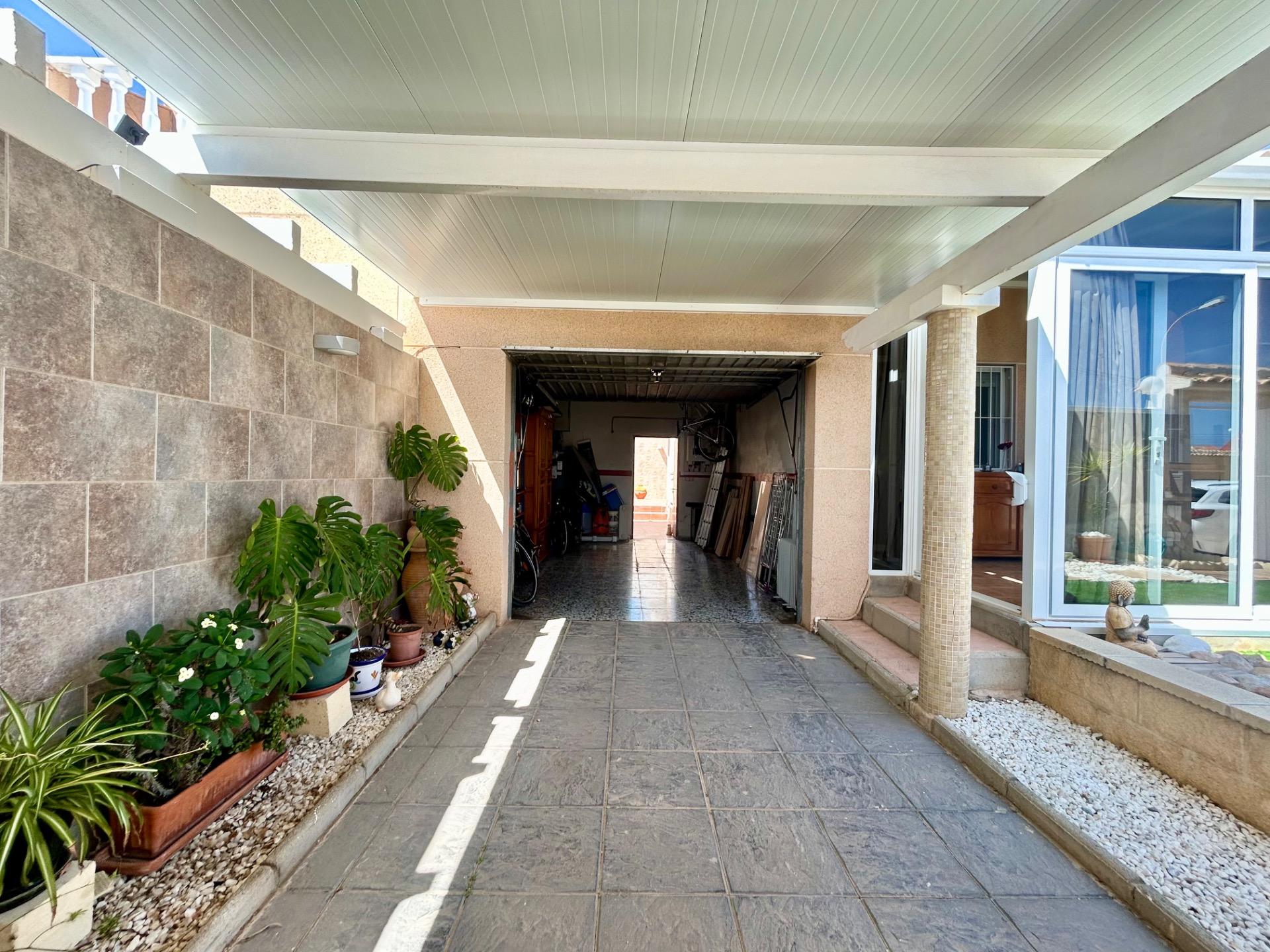Garden in villa for sale in Torrevieja