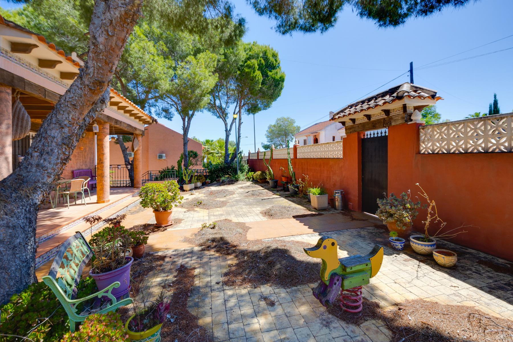 Pool area in villa for sale in San Miguel de Salinas