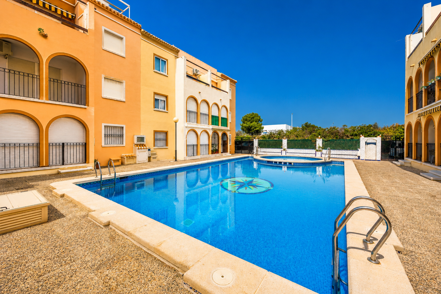 Master bedroom in bungalow for sale in Torrevieja