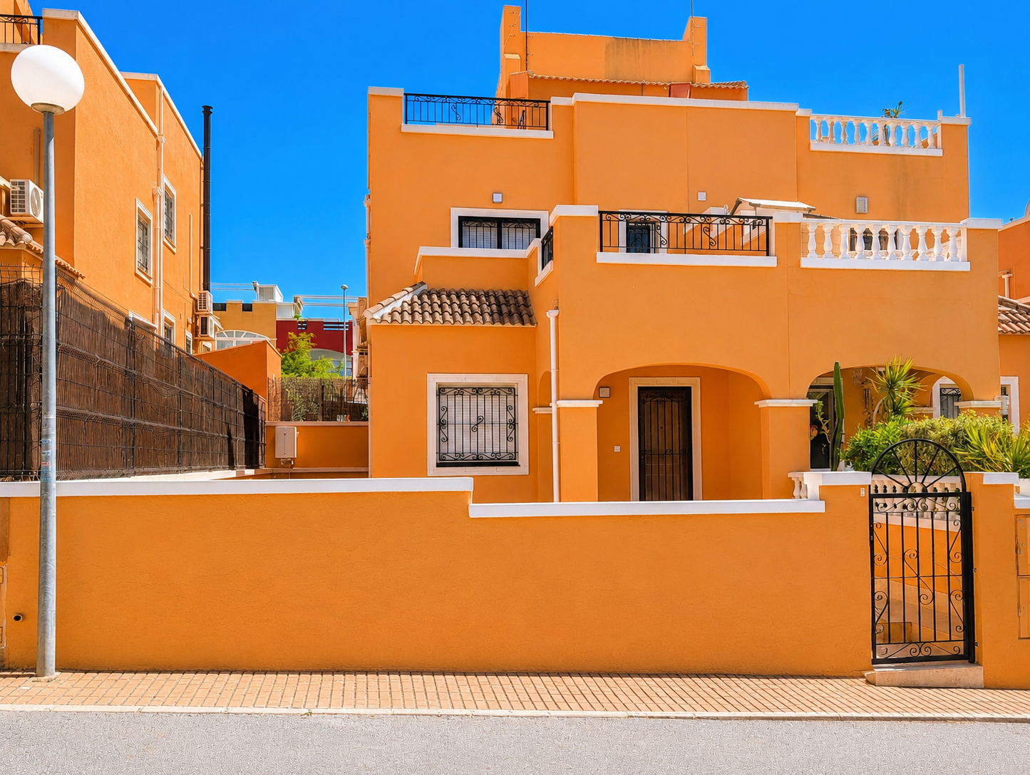 Master bedroom in villa for sale in Orihuela Costa