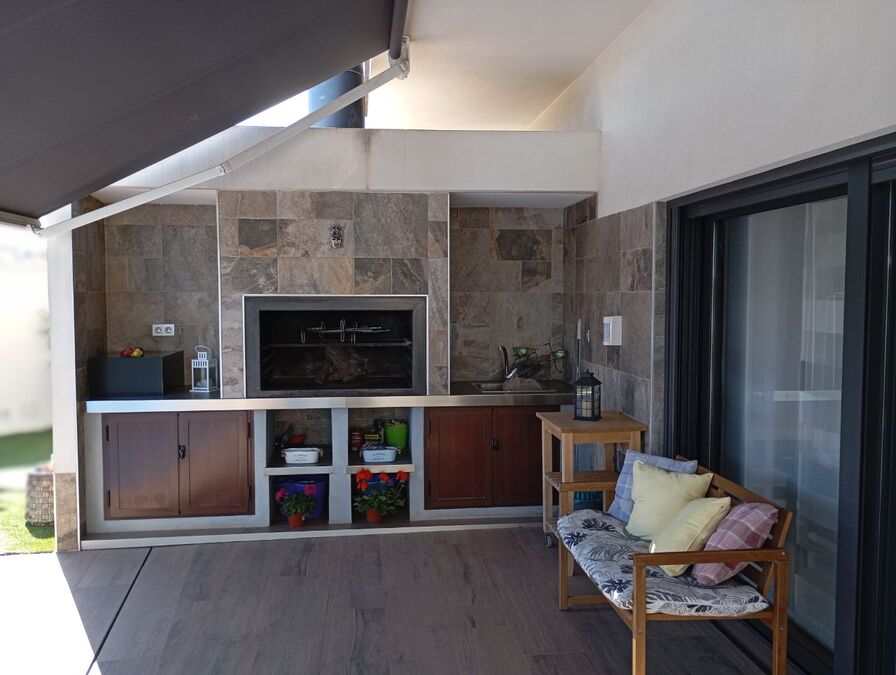 Exterior view in villa for sale in Daya Nueva