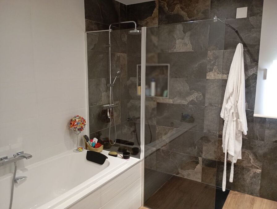 Bathroom in villa for sale in Daya Nueva