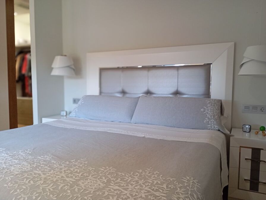 Bedroom in villa for sale in Daya Nueva