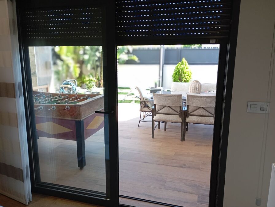 Terrace in villa for sale in Daya Nueva