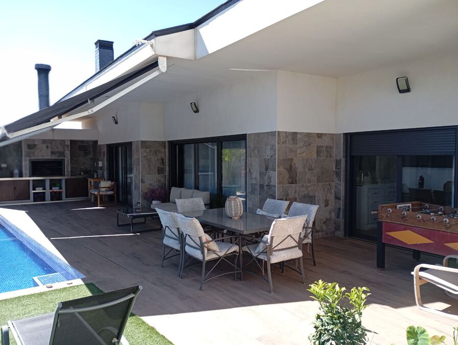 Garden in villa for sale in Daya Nueva