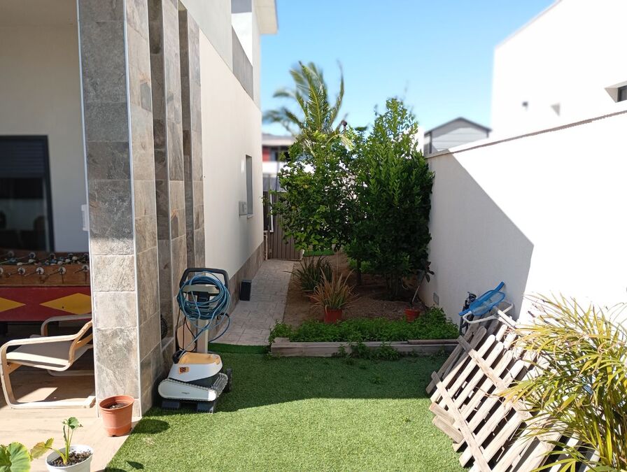Dining area in villa for sale in Daya Nueva