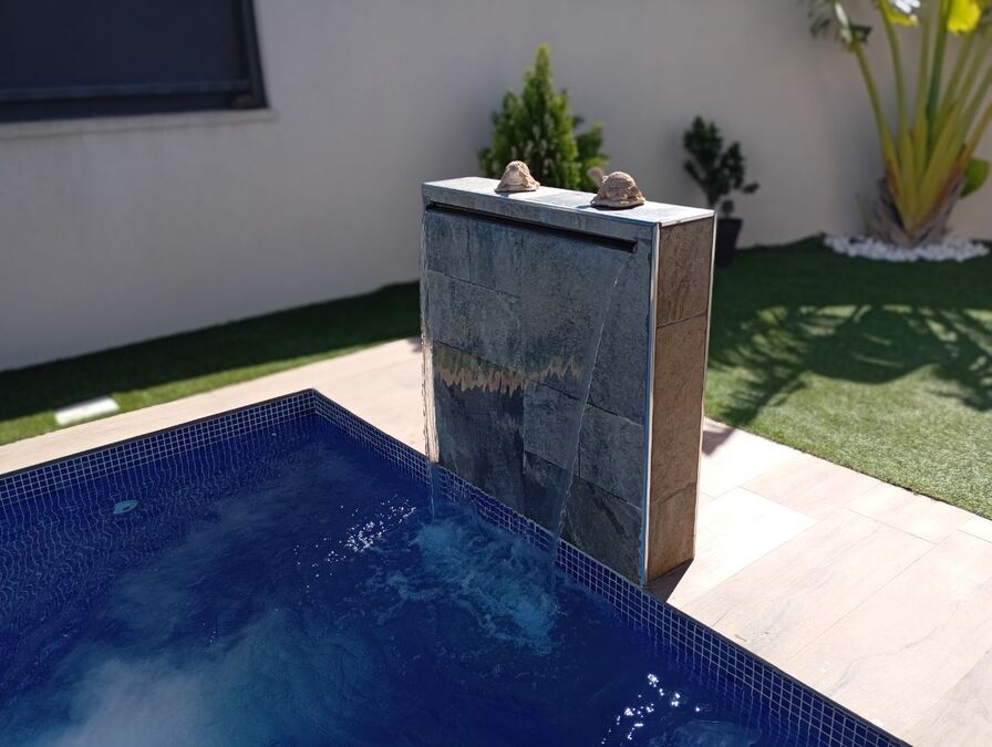 Terrace in villa for sale in Daya Nueva