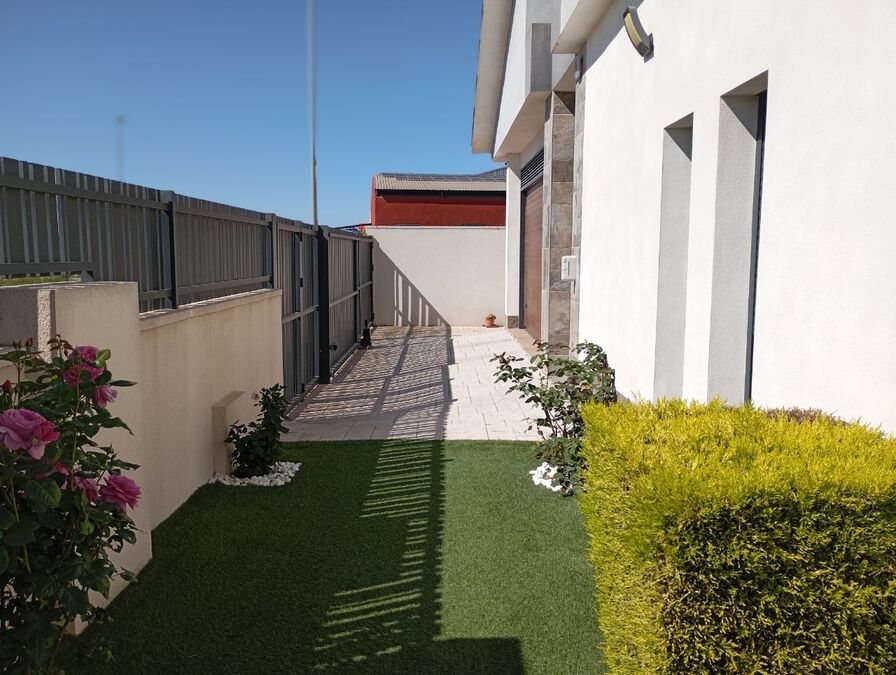 Bedroom in villa for sale in Daya Nueva