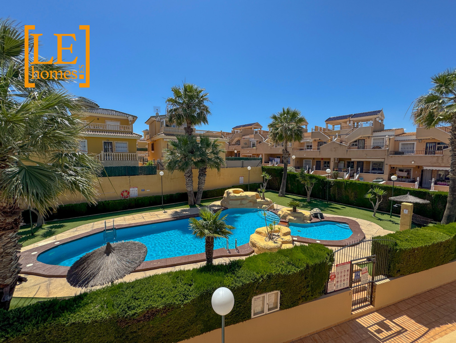 Garden in bungalow for sale in Orihuela Costa