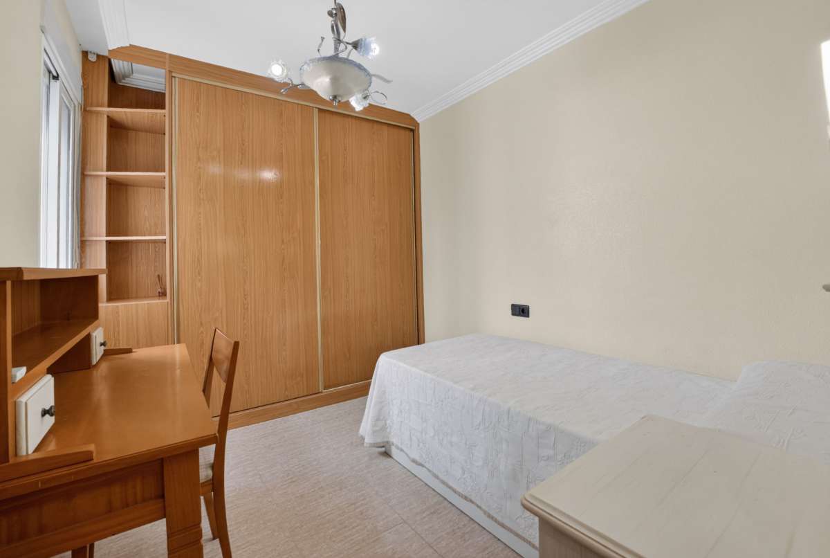 Master bedroom in apartment for sale in Torrevieja