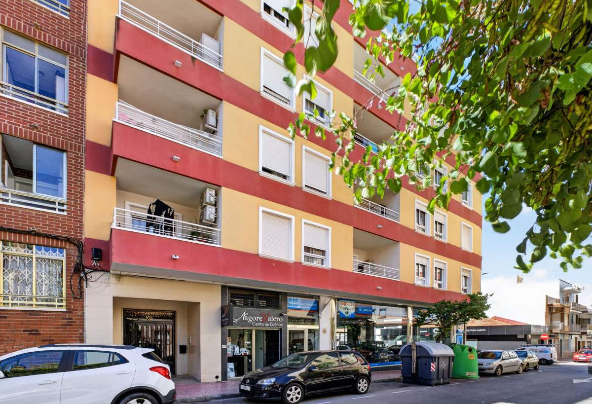 Master bedroom in apartment for sale in Torrevieja