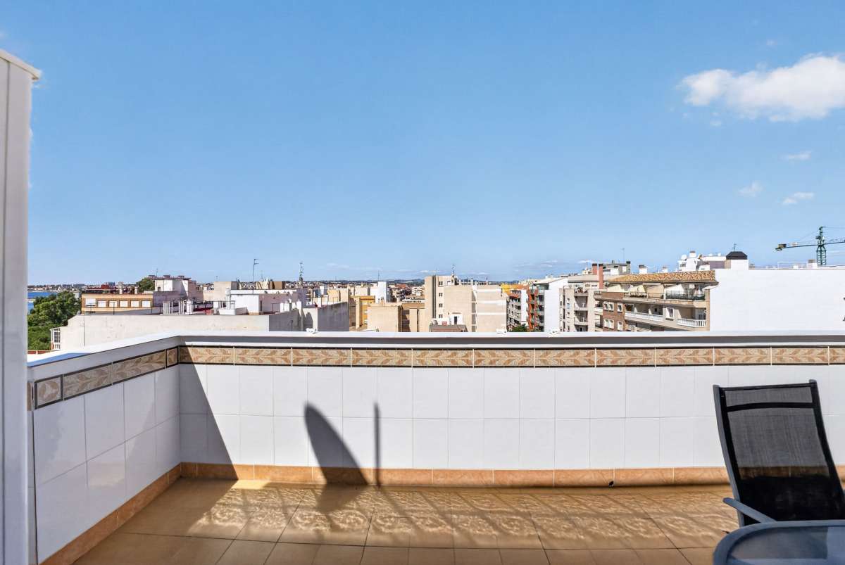 Bedroom in apartment for sale in Torrevieja