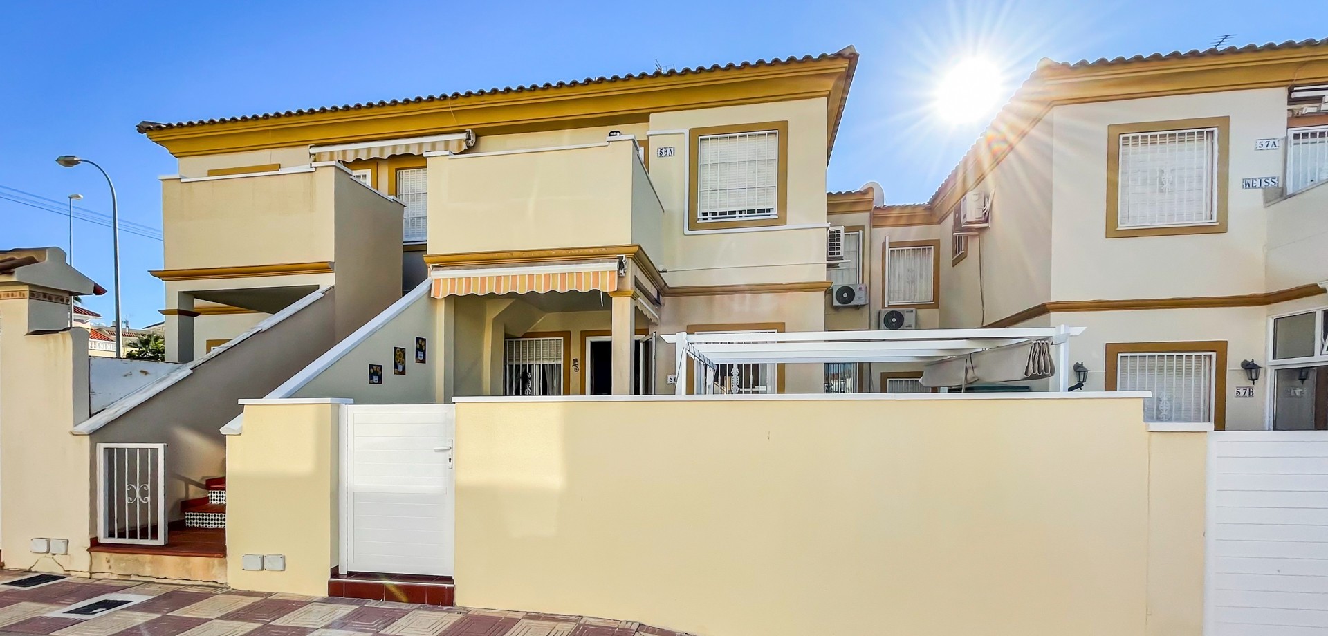 Garden in bungalow for sale in Orihuela Costa