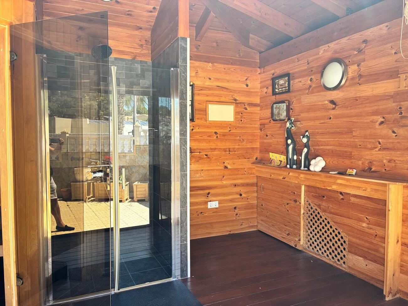Dining area in villa for sale in Los Balcones