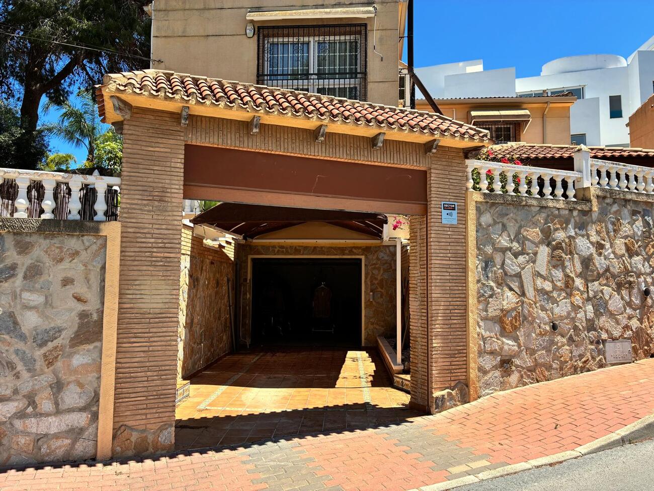 Garden in villa for sale in Los Balcones