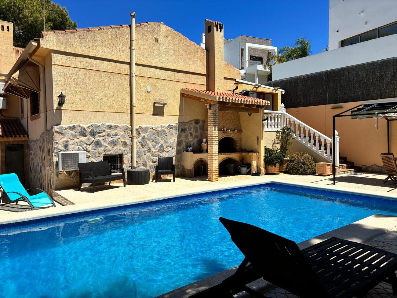 Garden in villa for sale in Los Balcones