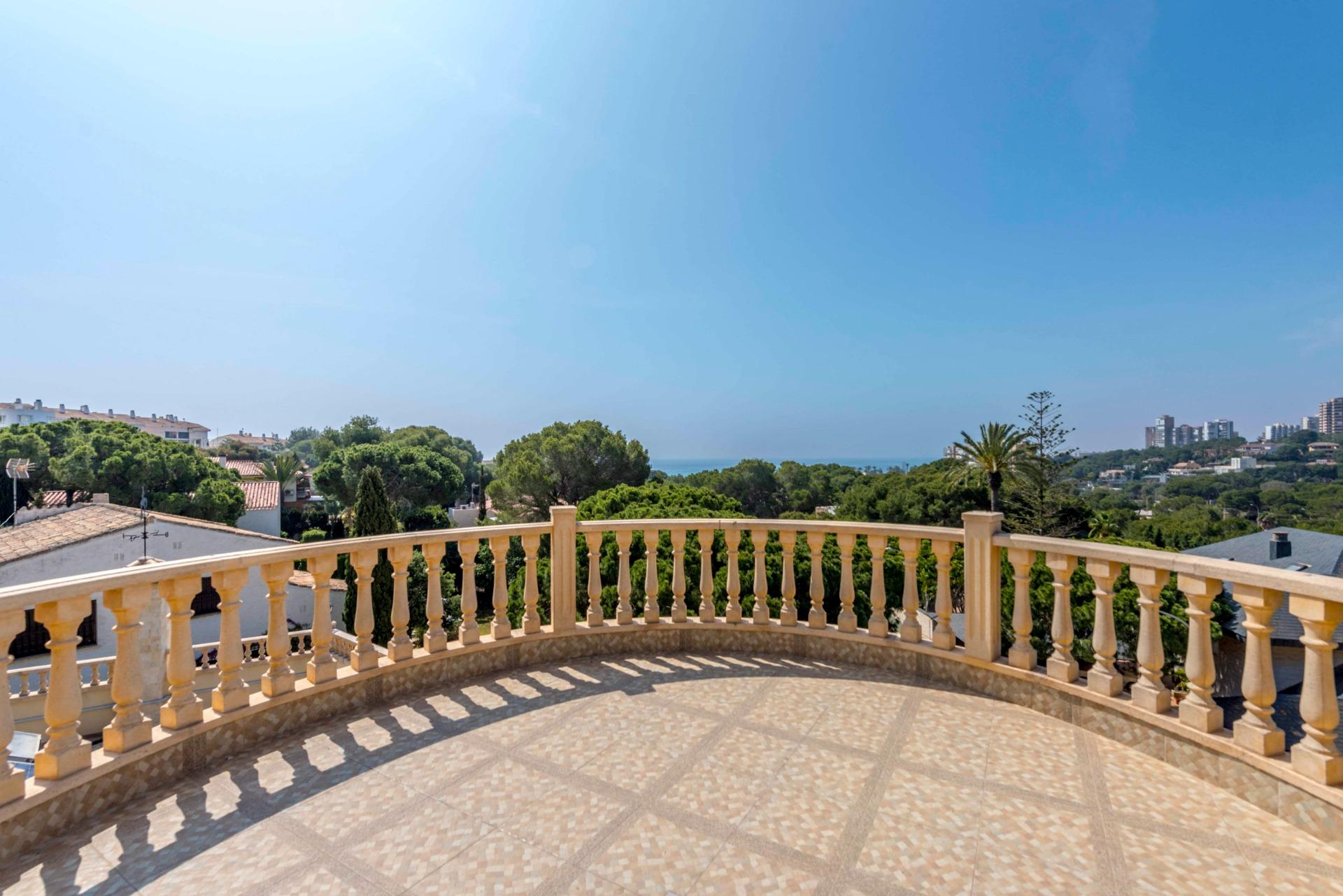 Kitchen in villa for sale in Orihuela Costa
