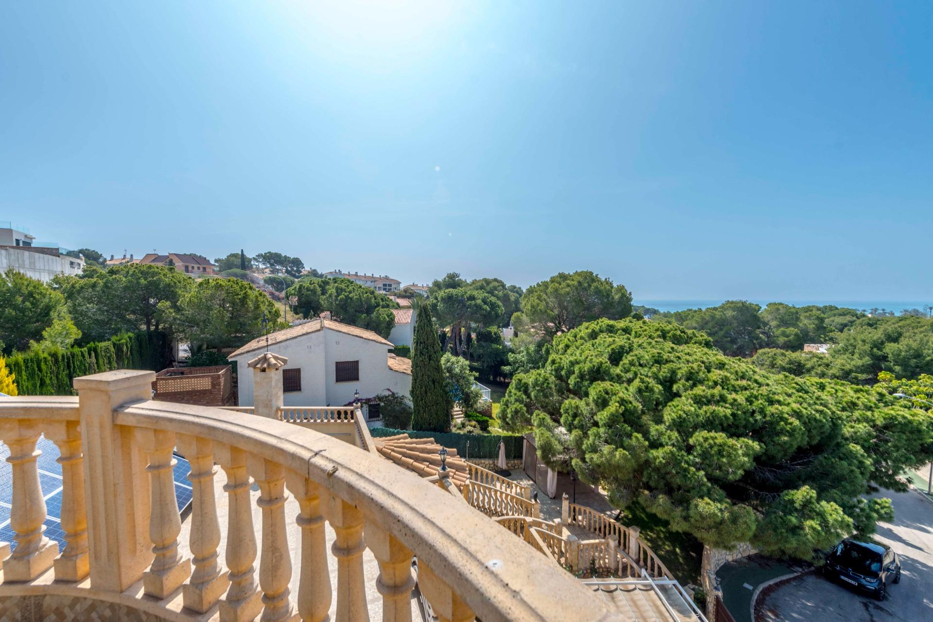Master bedroom in villa for sale in Orihuela Costa
