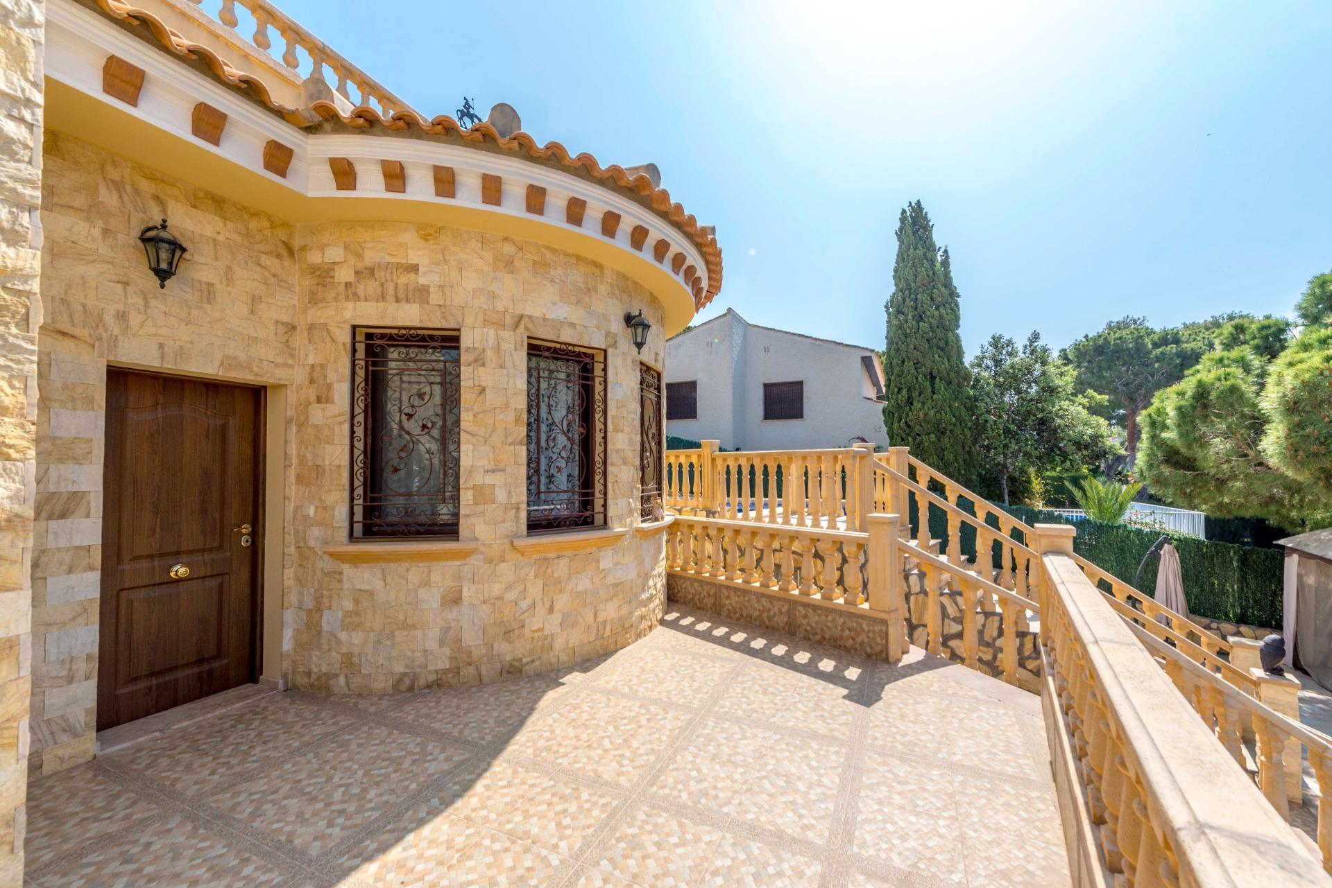 Bathroom in villa for sale in Orihuela Costa