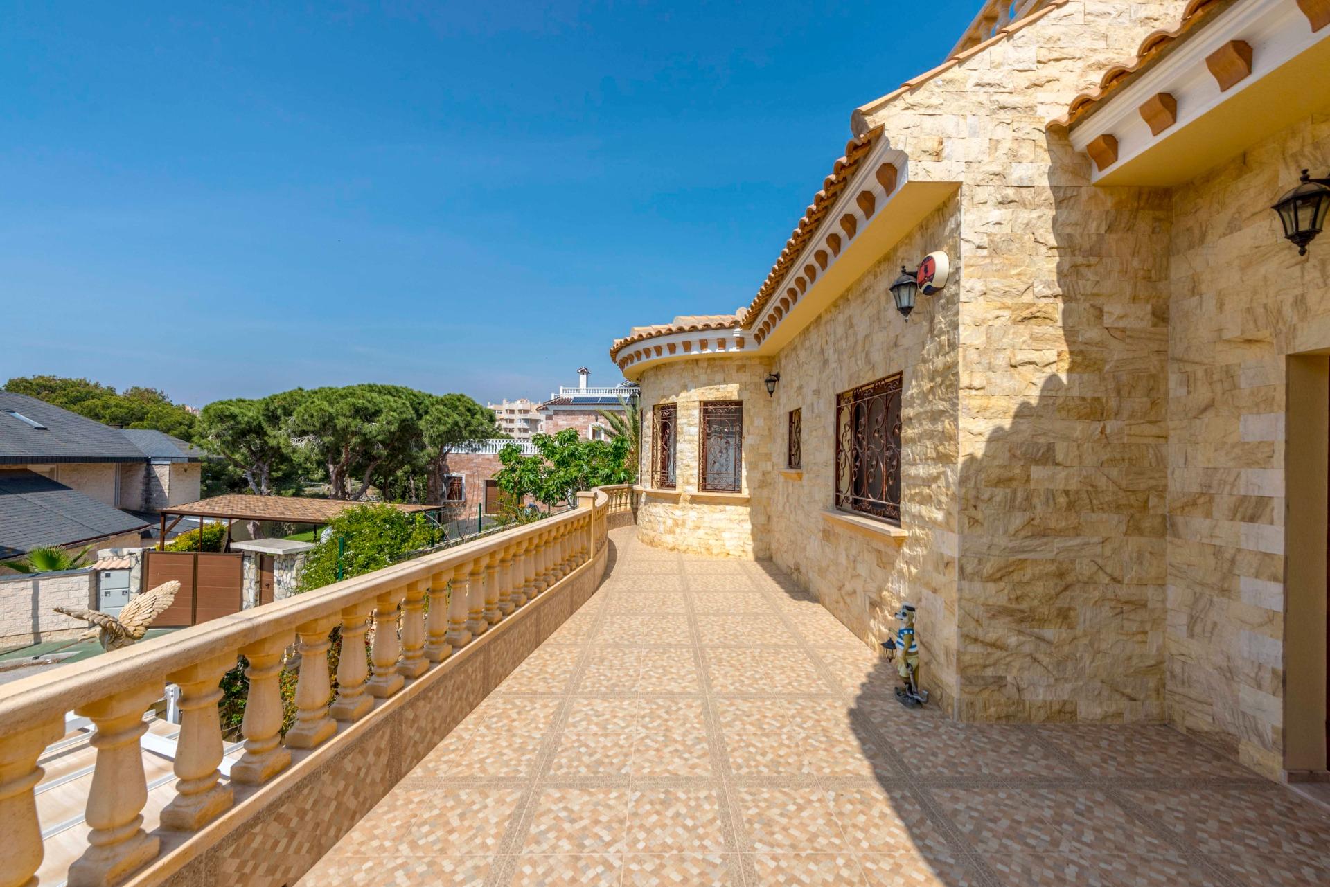 Terrace in villa for sale in Orihuela Costa