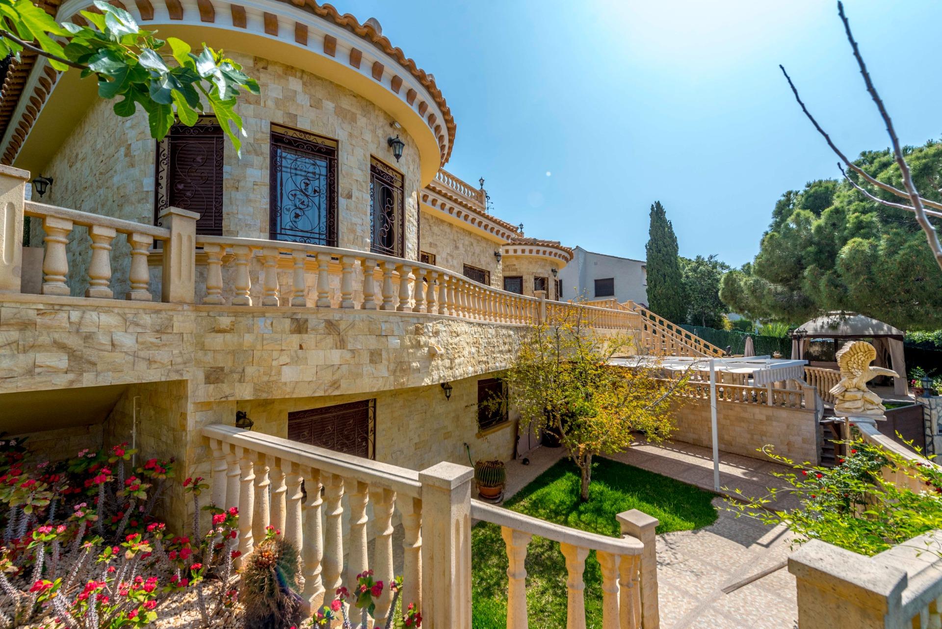 Exterior view in villa for sale in Orihuela Costa