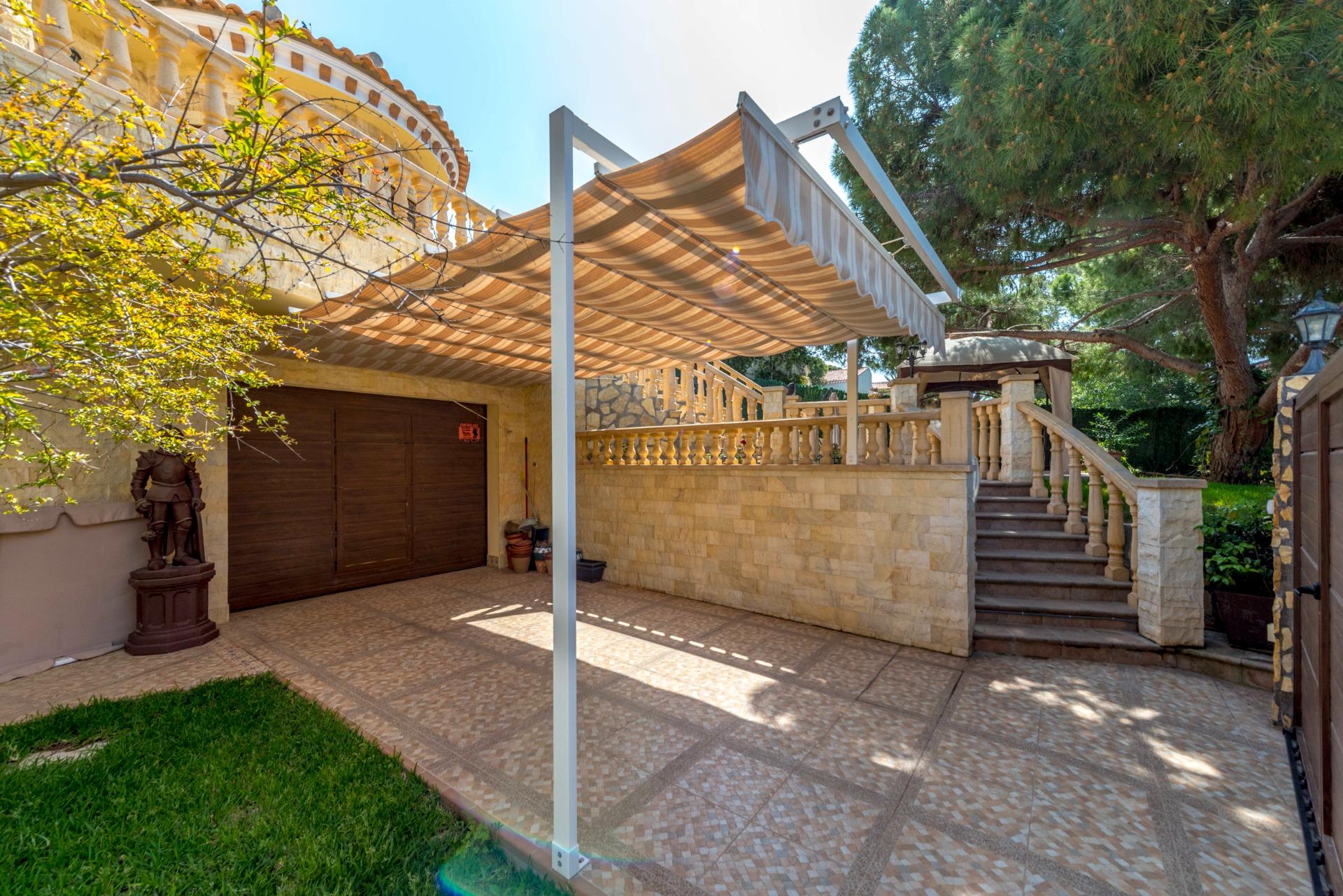 Living room in villa for sale in Orihuela Costa