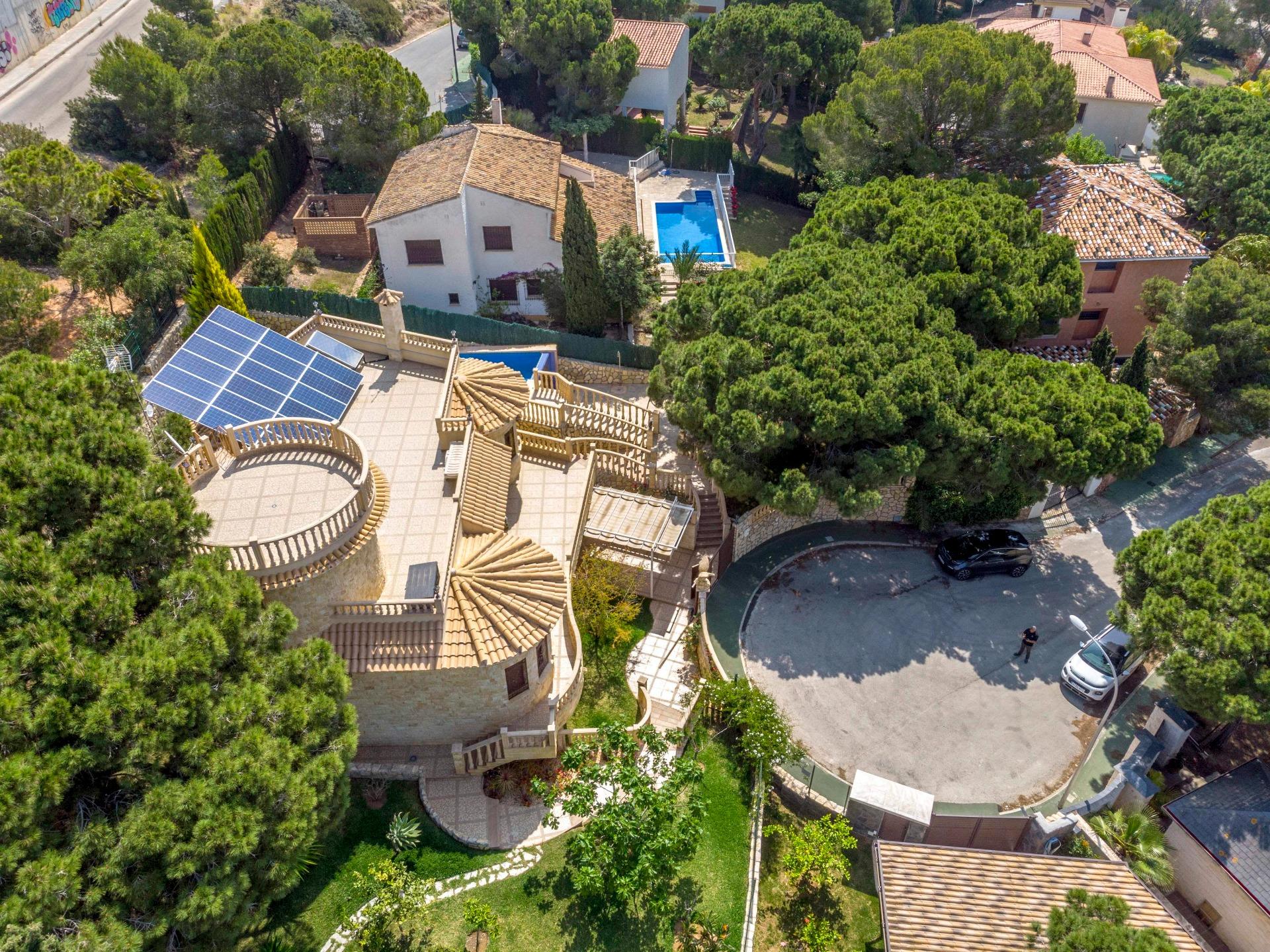 Master bedroom in villa for sale in Orihuela Costa