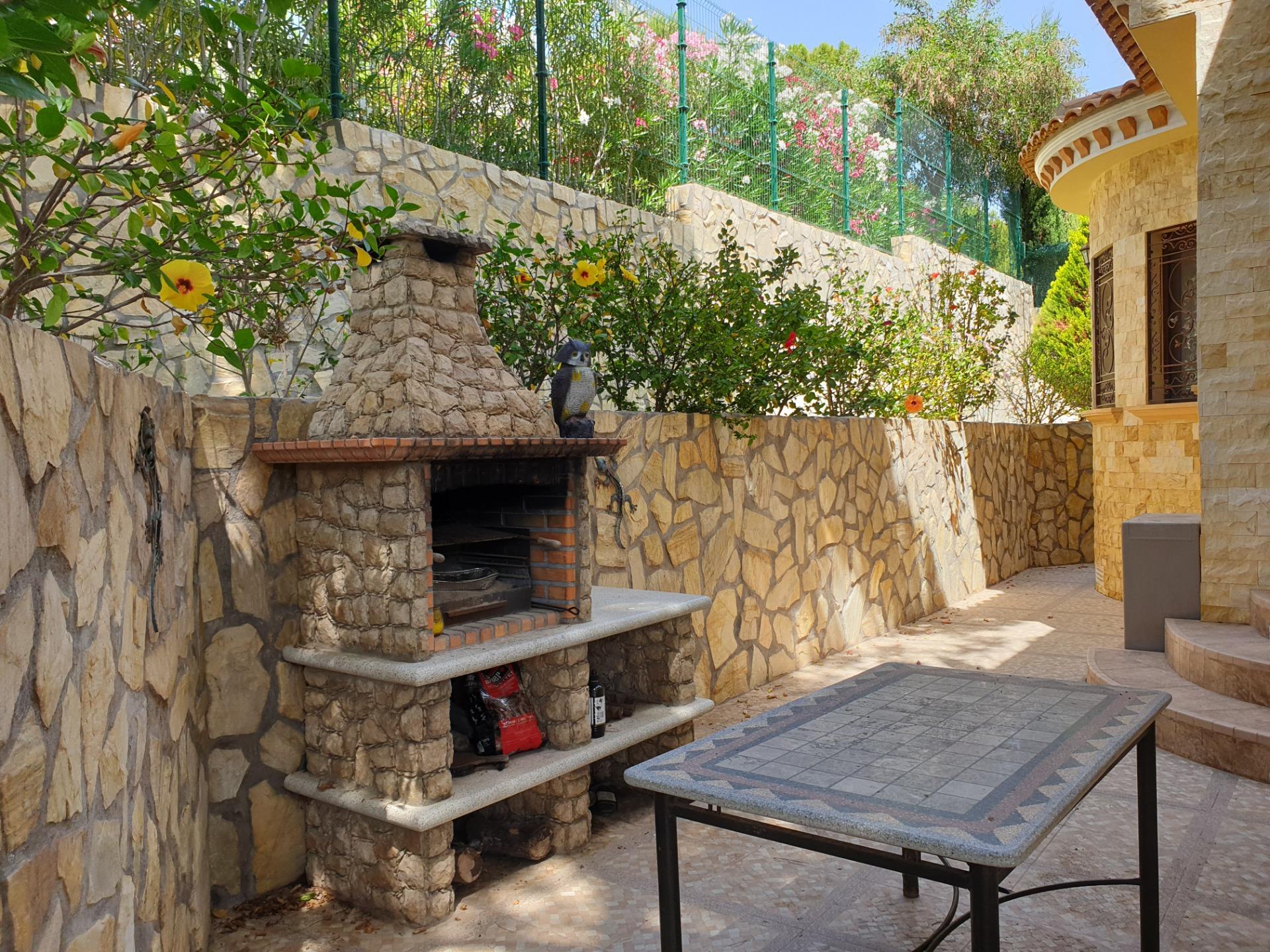 Garden in villa for sale in Orihuela Costa