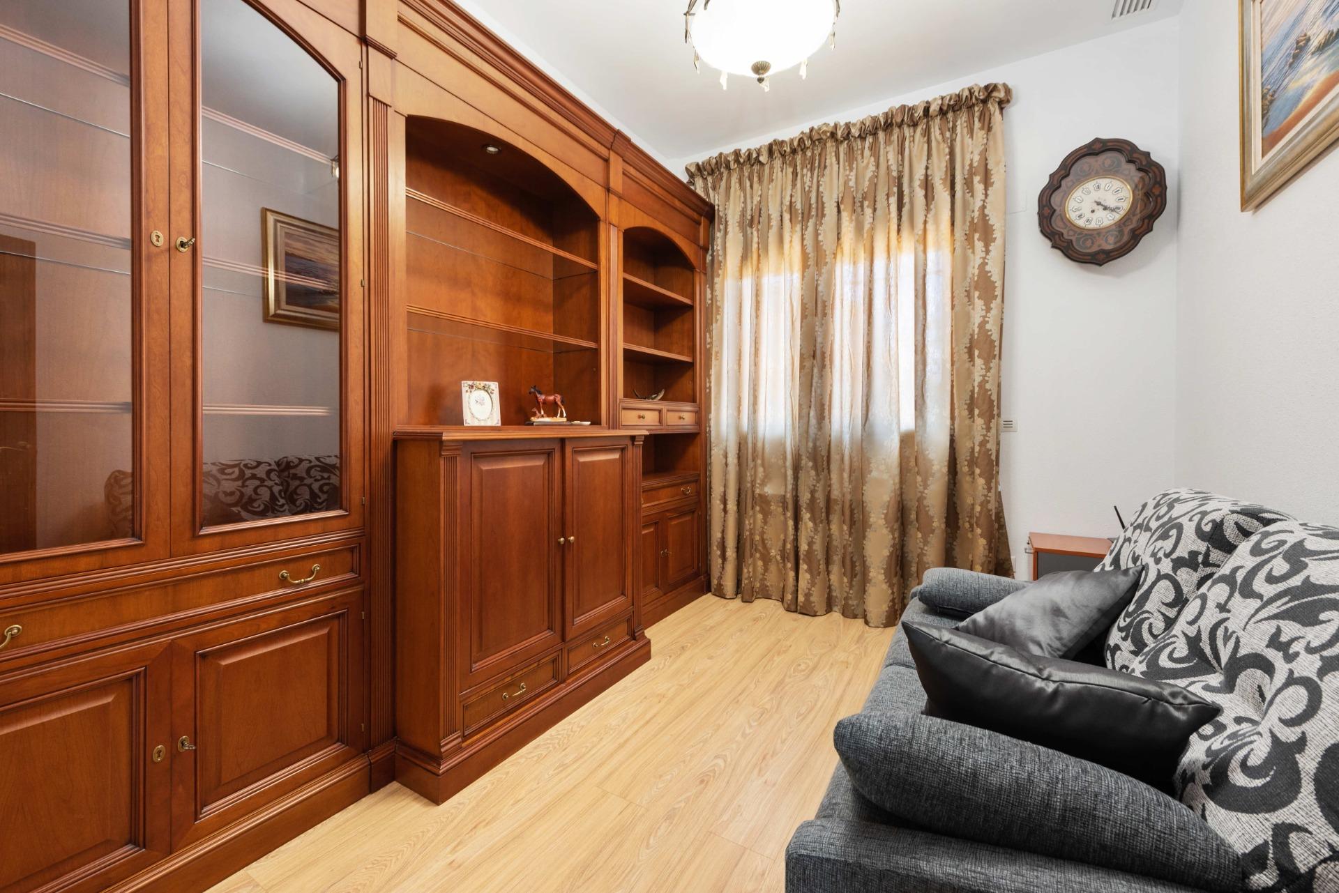 Bedroom in villa for sale in Orihuela Costa