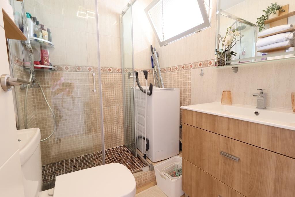 Bedroom in apartment for sale in Torrevieja