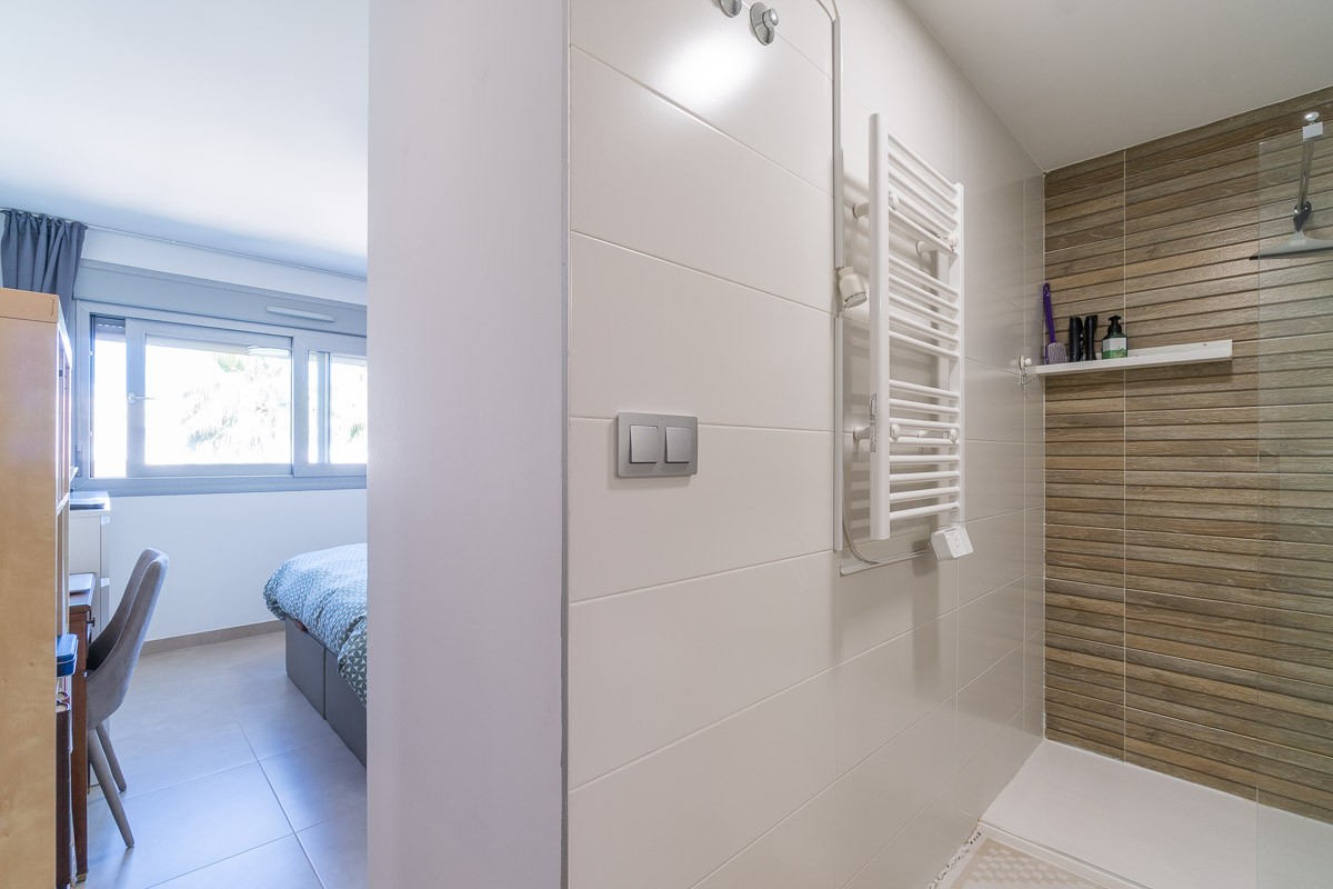 Bathroom in apartment for sale in Orihuela Costa