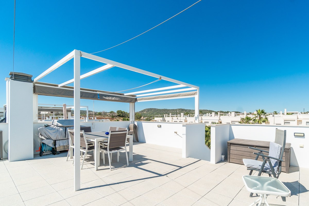 Garden in apartment for sale in Orihuela Costa