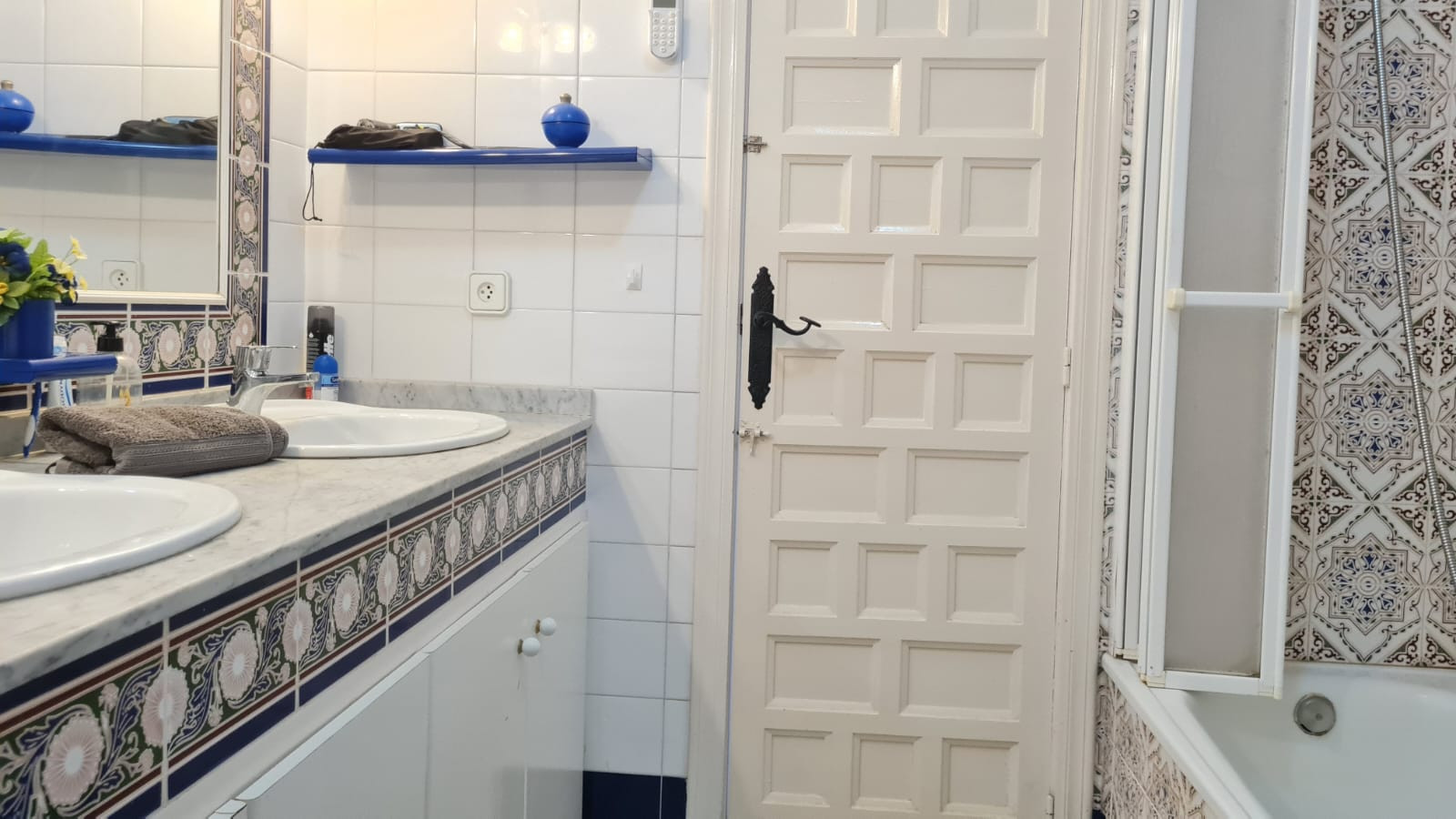 Master bedroom in villa for sale in Villamartin