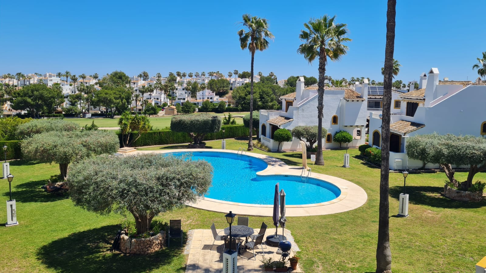 Garden in villa for sale in Villamartin