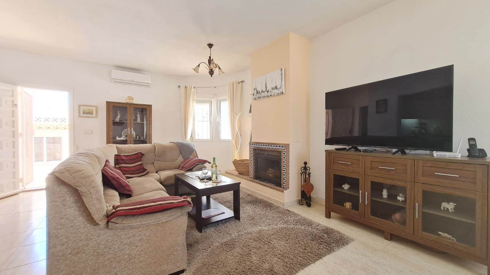 Garden in villa for sale in Orihuela Costa
