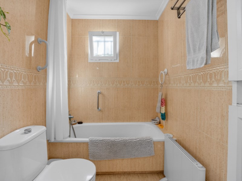 Bedroom in bungalow for sale in Orihuela
