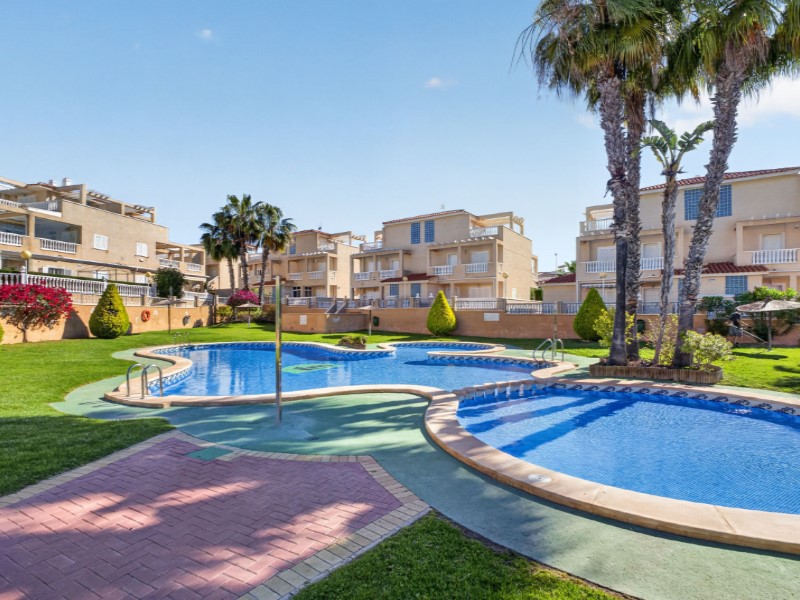 Master bedroom in bungalow for sale in Orihuela