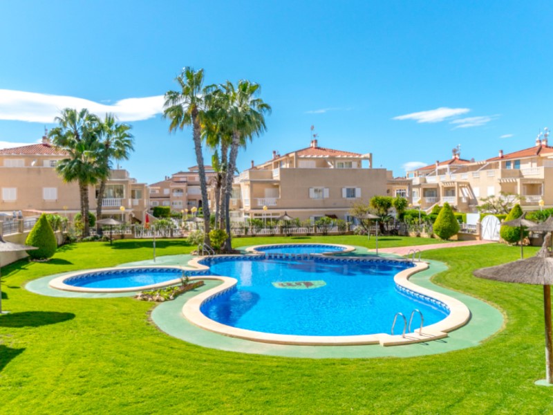 Garden in bungalow for sale in Orihuela