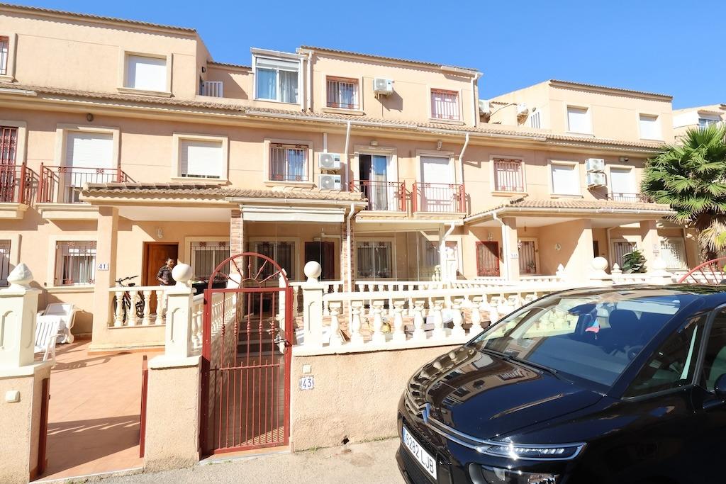 Διπλό Επίπεδο με 3 Δωμάτια στην Orihuela Costa – Πολυτέλεια και Άνεση